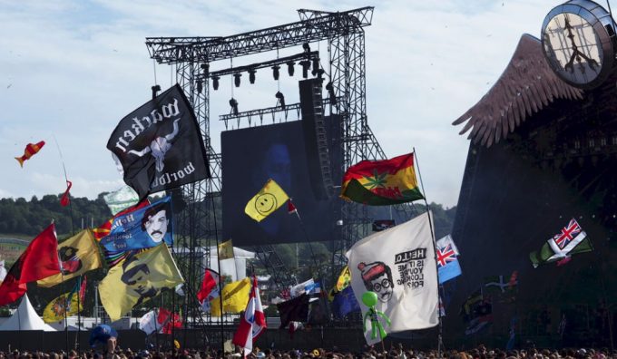 glastonbury-pyramid-stage-2015